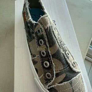 Camo Blowfish sneakers